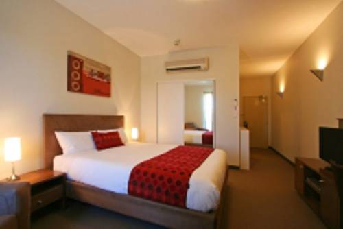 Mawson Lakes Hotel